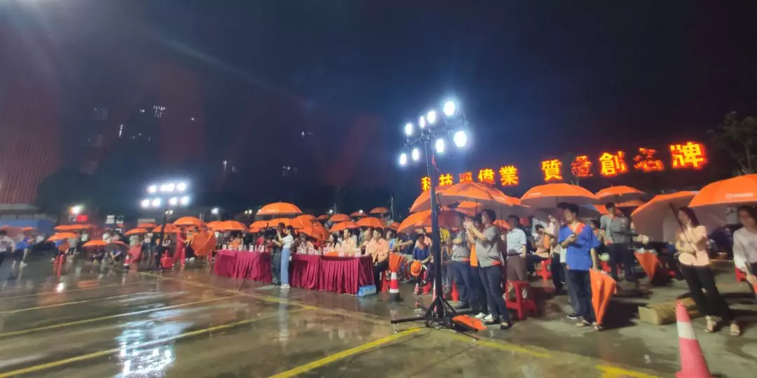 “風(fēng)雨無阻，黨企同行”廣東偉業(yè)集團(tuán)獻(xiàn)禮建黨98周年文藝晚會圓滿舉行